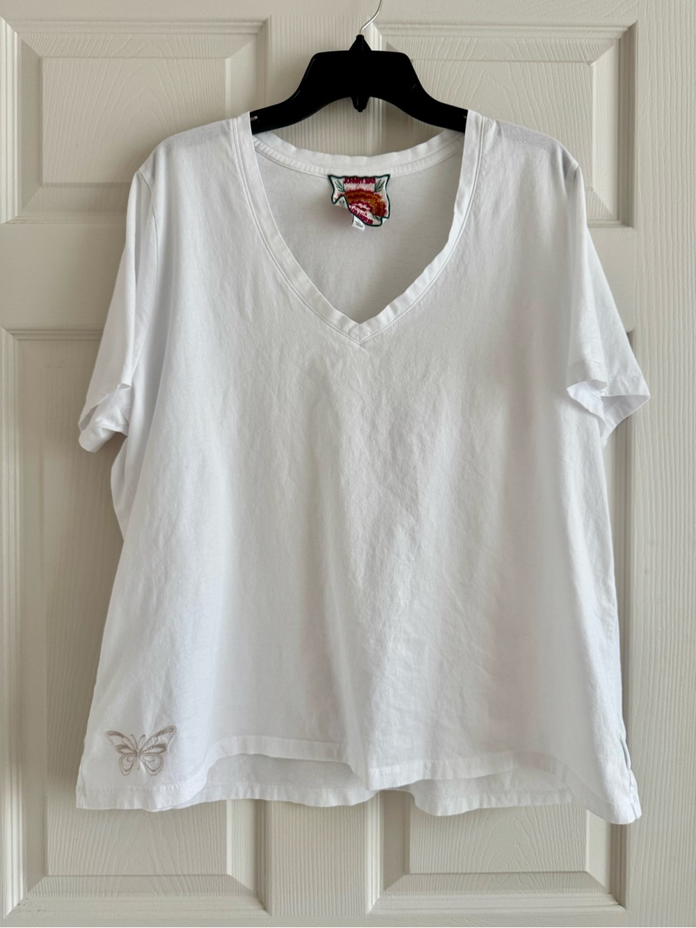 Johnny Was White V-Neck Short Sleeve Tee